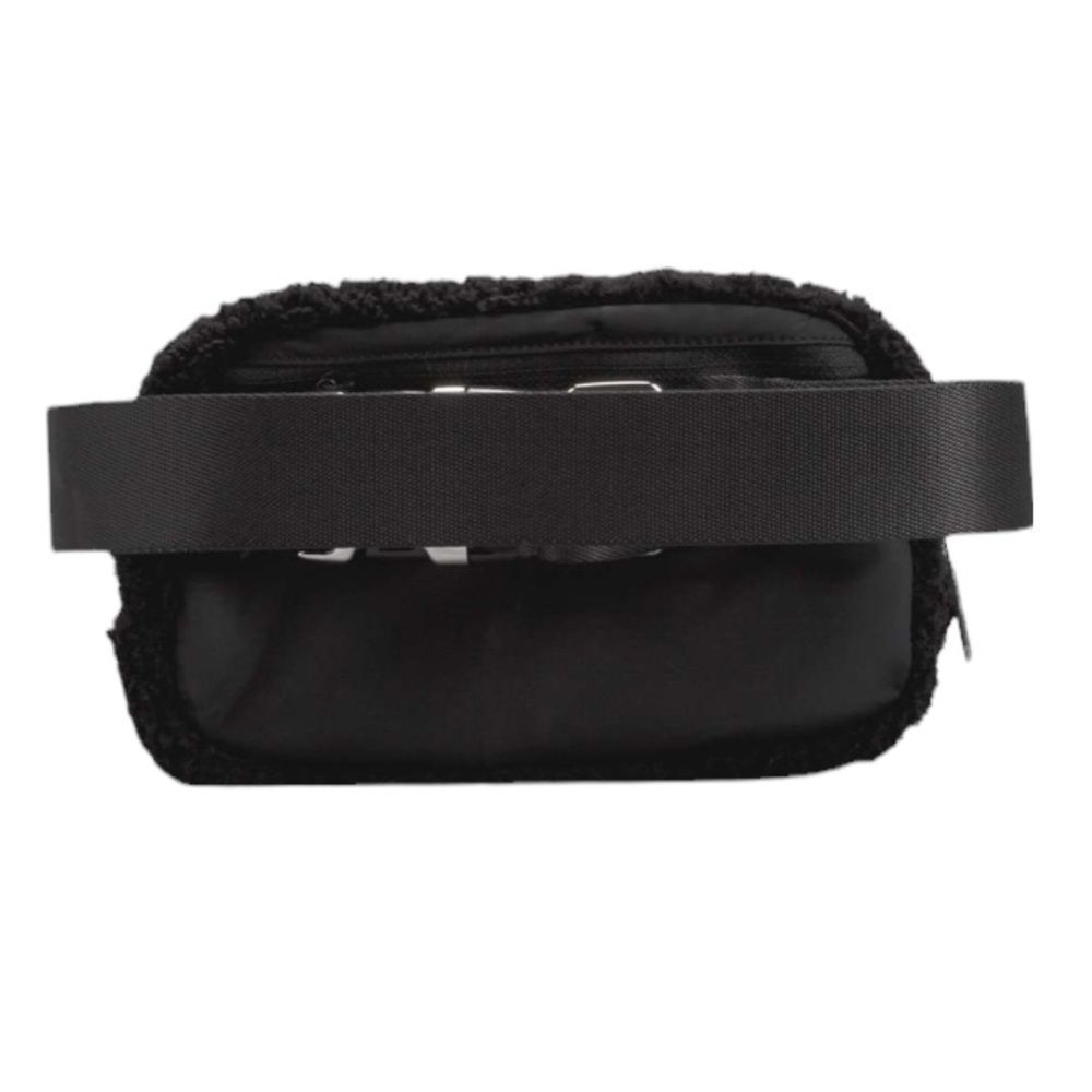 NEW Lululemon Everywhere Belt Bag Black Fleece 1L - Picture 3 of 16